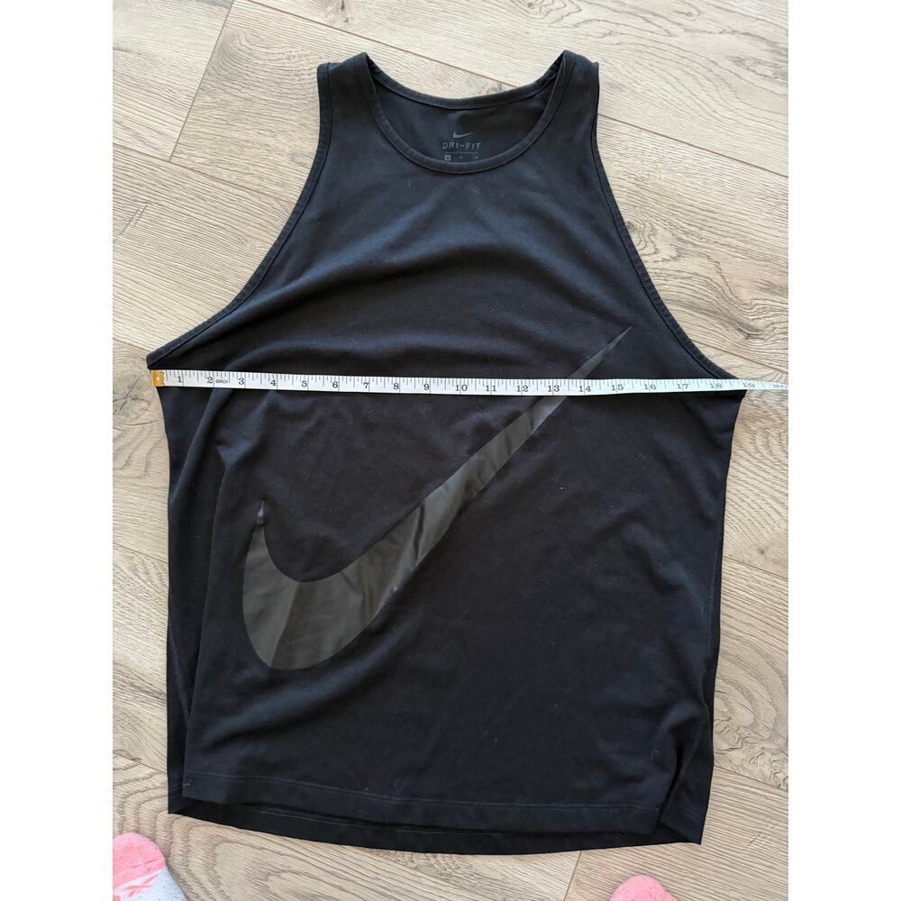 Nike swoosh black tank top sz M activewear lightweight workout gym activewear - Picture 6 of 9
